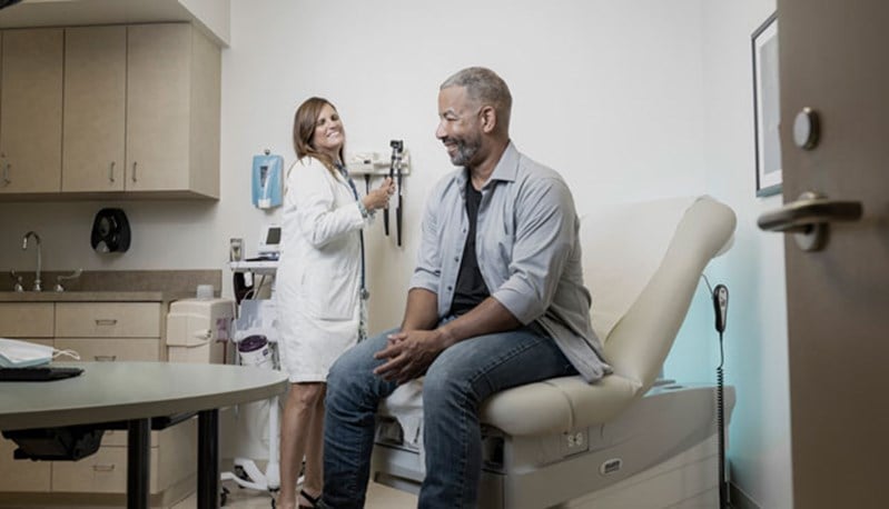 Dr. Melissa Alsina treats a patient