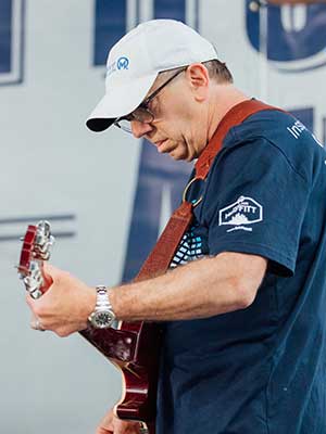 Dr. James Mulé, Researcher, Associate Center Director of Translational Science, Guitar