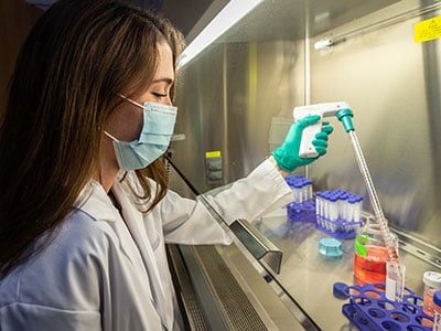 Sara Leahey works in Dr. Hwu's cellular immunotherapy lab.