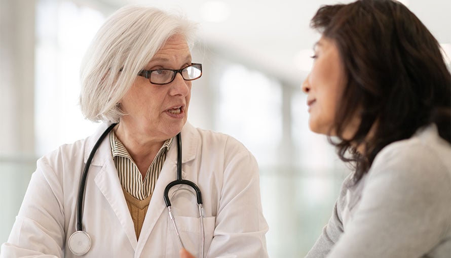 Patient explaining her tongue cancer symptoms with doctor