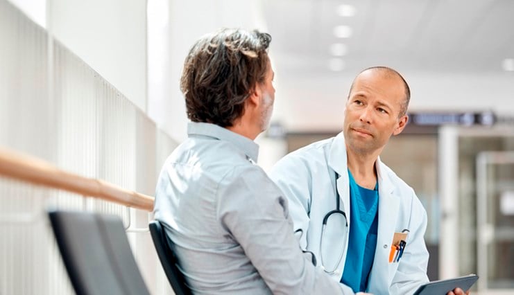 Patient asking lung cancer doctor questions