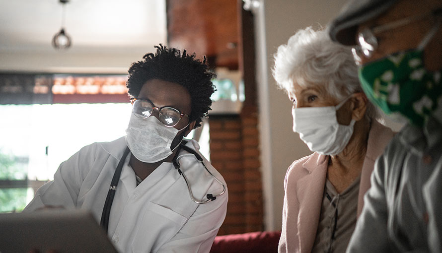 A doctor explains the types of ovarian cancer to a woman and her husband