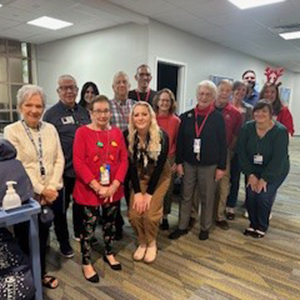 The Patient and Family Advisory Program joined Moffitt leaders and staff in handing out blankets on Christmas Eve.