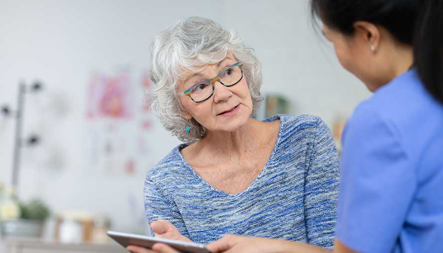 Ovarian cancer patient asking questions after diagnosis