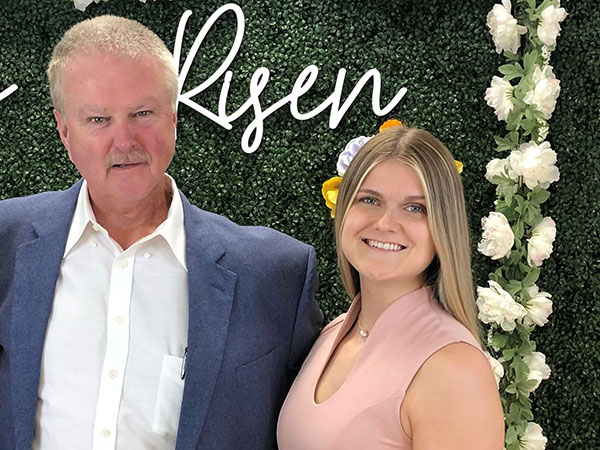 Brielle posa con su padre