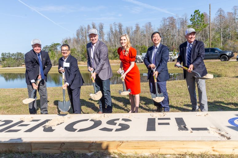 From left: Tim Adams, chair of Moffitt’s Institute Board; U.S. Rep. Gus Bilirakis; Wilton Simpson, Florida Commissioner of Agriculture; U.S. Rep. Laurel Lee; Dr. Patrick Hwu, Moffitt’s president and CEO; and founder H. Lee Moffitt make it official at the groundbreaking of Speros FL.