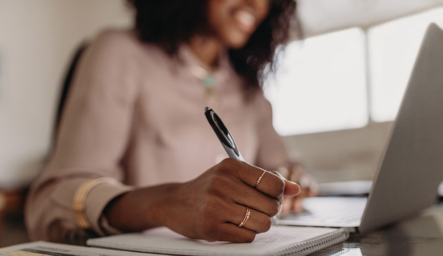 woman applying for gynecologic oncology fellowship