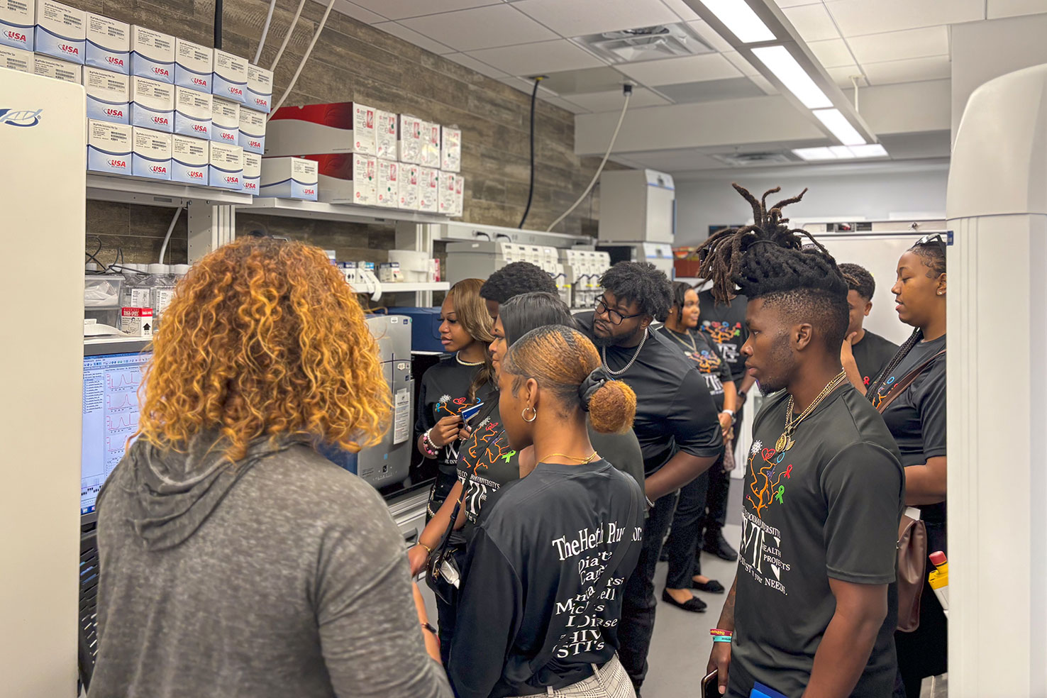 A group of undergraduate student get a tour of lab