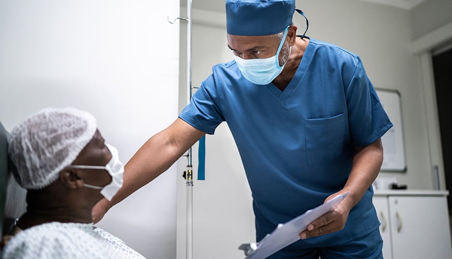 A doctor talks to a patient about open radical nephrectomy