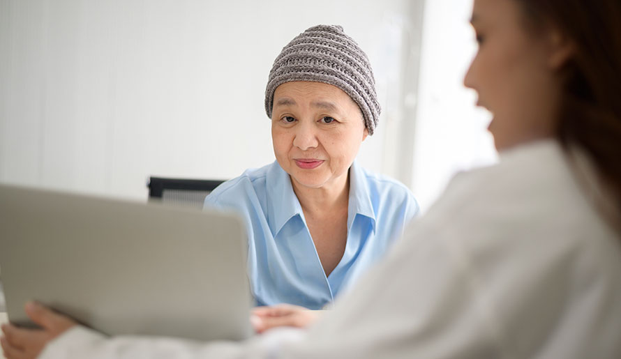 patient looking at computer with vaginal risk factors listed