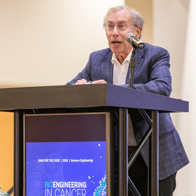 photo of Dr. Robert Langer at a podium