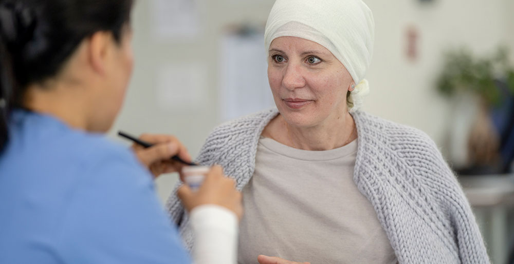 breast cancer patient speaks with nurse