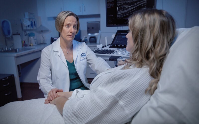 Dr. Bethany Niell treats a breast cancer patient