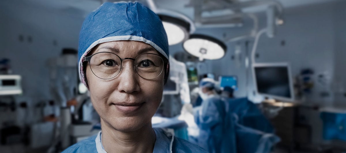 Hye Sook Chon, MD, in the surgery room
