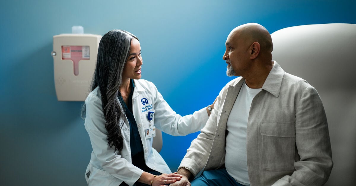 Dr. Vania Phuoc with a patient