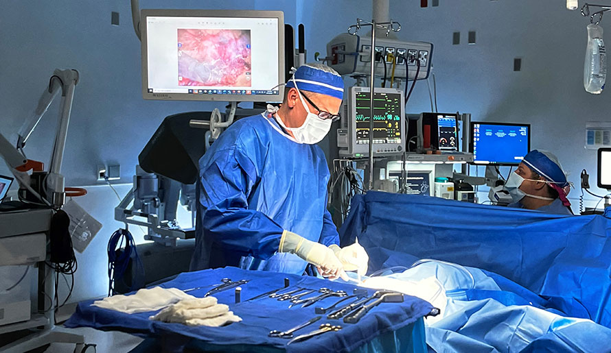 Dr. Wade Sexton performing surgery
