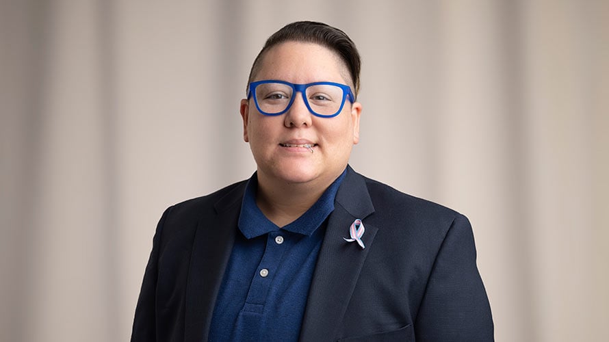 Jen, cervical cancer survivor, smiles for the camera. 