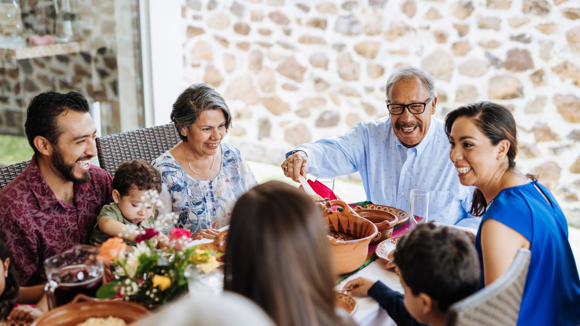 Big family sitting at the dinner table.