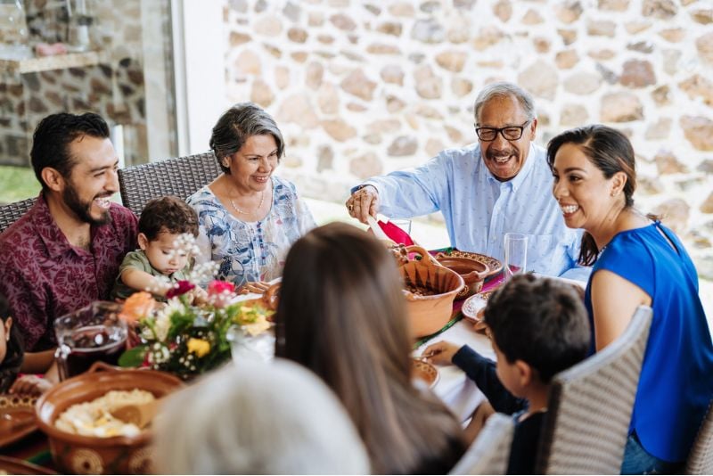 Large family sitting at dinner table.
