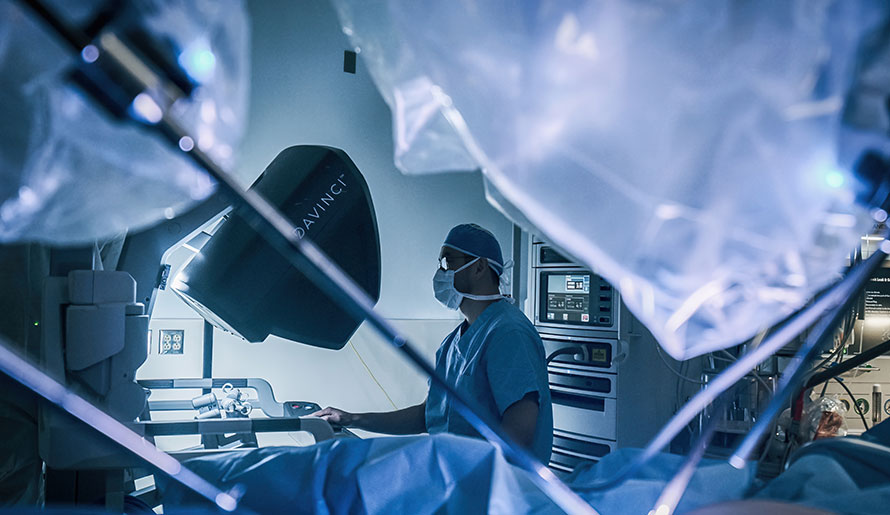 Moffitt kidney cancer surgeons performing robotic surgery