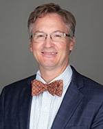 headshot of eric haura, md