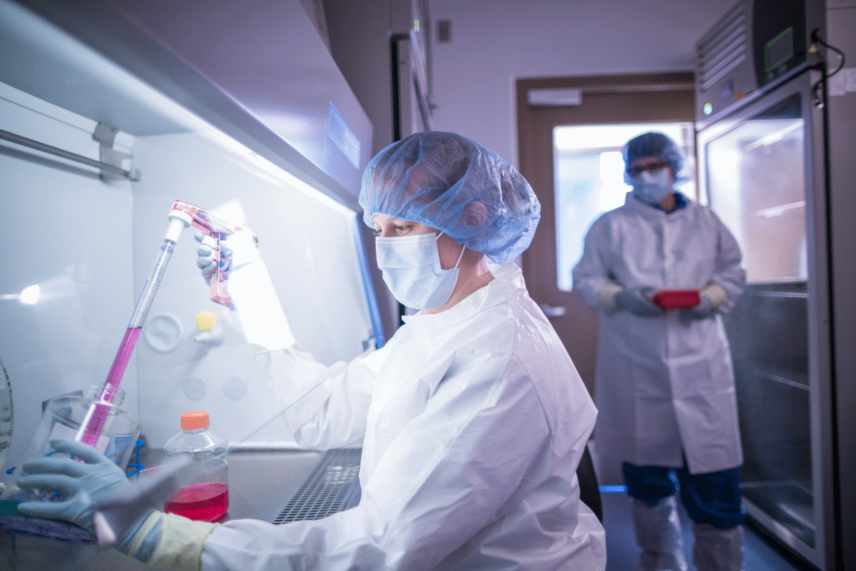 Doctors working together in a lab